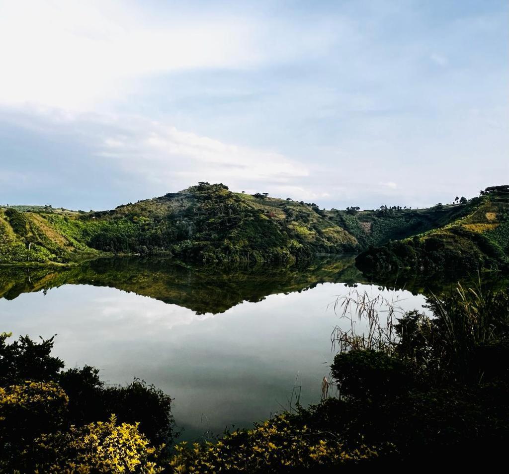 Mwamba Kelele Lodge Fort Portal Kültér fotó